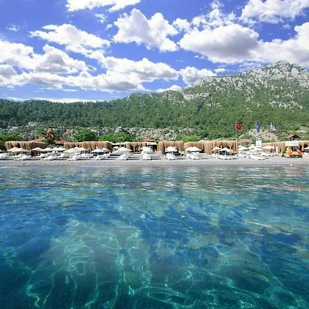 Kumlubuek Hotel *
